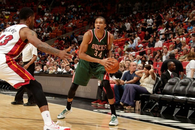 利字合砍63分三球空砍50分 雄鹿险胜黄蜂4连胜